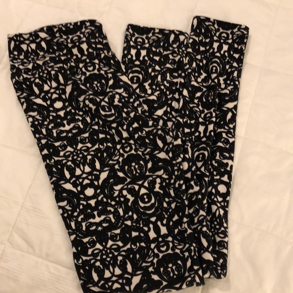 Lularoe black and white paisley leggings